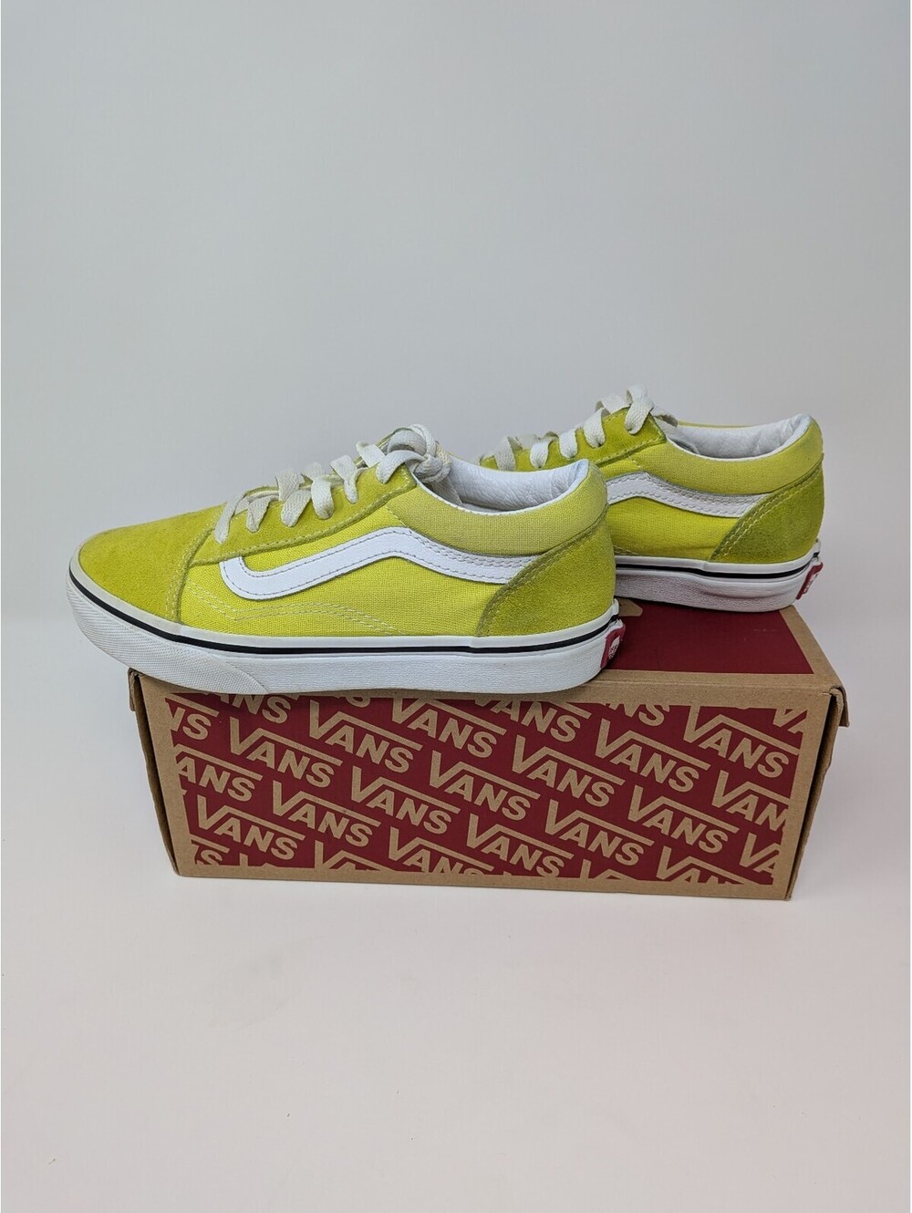 Vans Old Skool Kids Size 1.5 Sulphur Spring Yellow Suede VN0A4UHZV3R Box